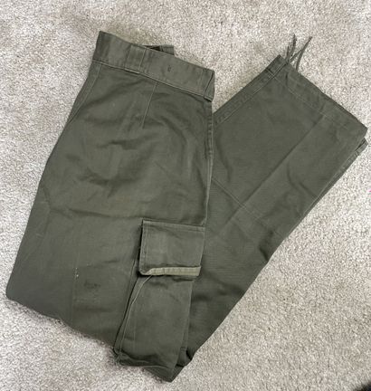 Lot de vêtements & effets militaires français...