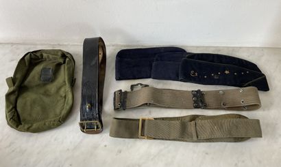 Lot de vêtements & équipements militaires...