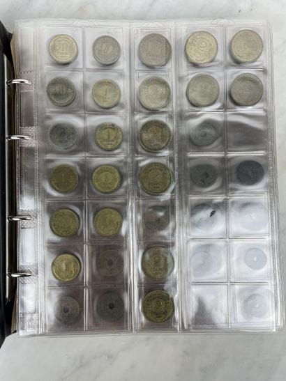 Classeurs numismatiques French coins in francs...