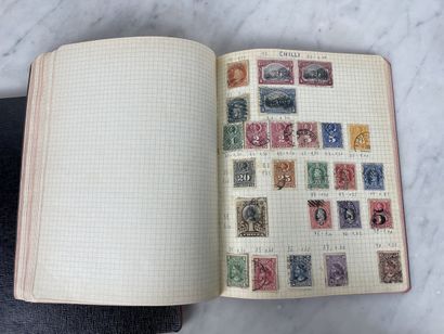 Deux albums de timbres-poste Collection internationale...