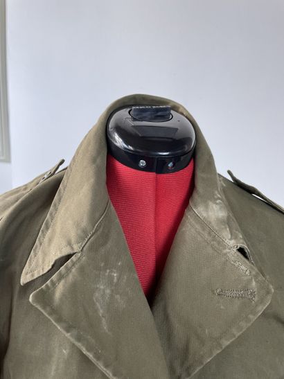 Lot de vêtements & équipements militaires...