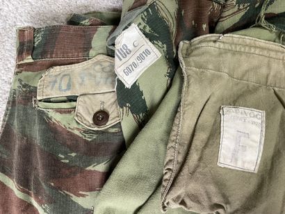 Ensemble de deux tenues camouflées modernes...