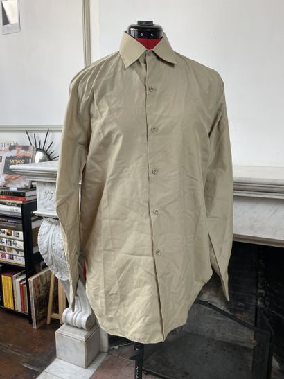 Lot de vêtements & effets militaires français...