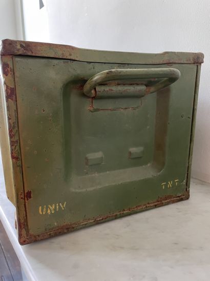 Caisse militaire en métal - M23A, mines antichars...