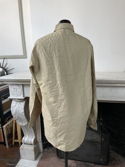 Lot de vêtements & effets militaires français...