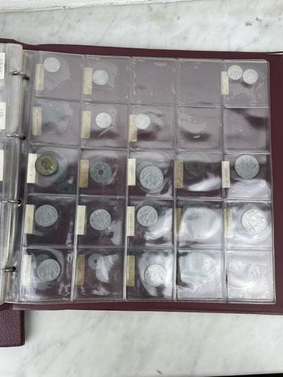 Set of 3 numismatic binders French and foreign...