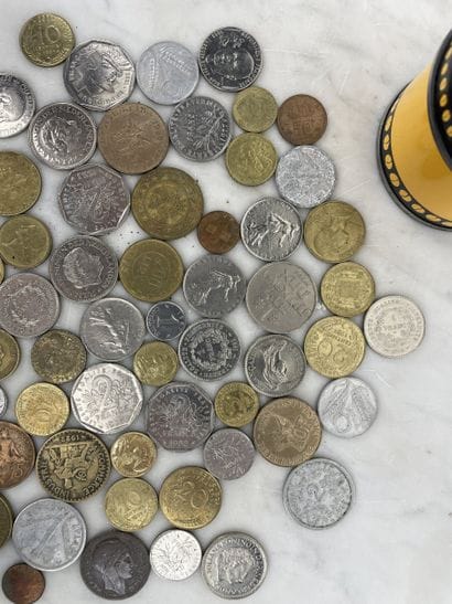Lot of various French and foreign coins.
Set...