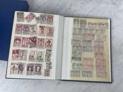 Lot d’albums de timbres-poste Collection...