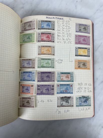 Deux albums de timbres-poste Collection internationale...