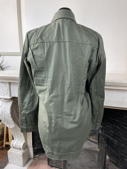 Lot de vêtements & équipements militaires...