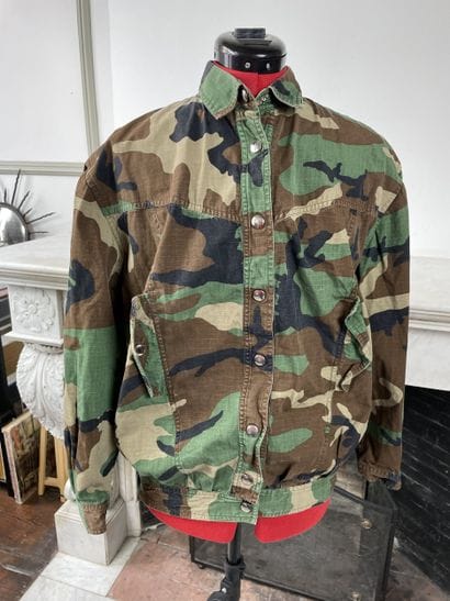 Ensemble de deux tenues camouflées modernes...