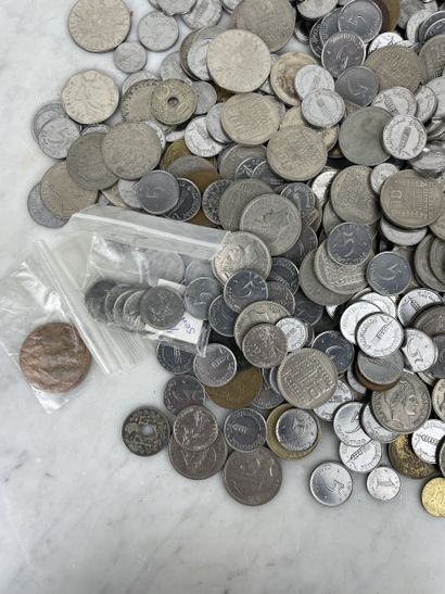 Lot of approx. 3.5 kg of French and foreign...