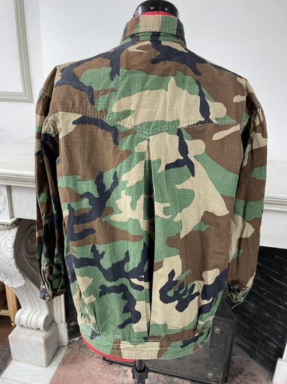 Ensemble de deux tenues camouflées modernes...