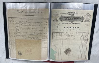Porte-vues de documents manuscrits et album...