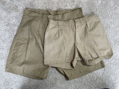 Lot de vêtements & effets militaires français...