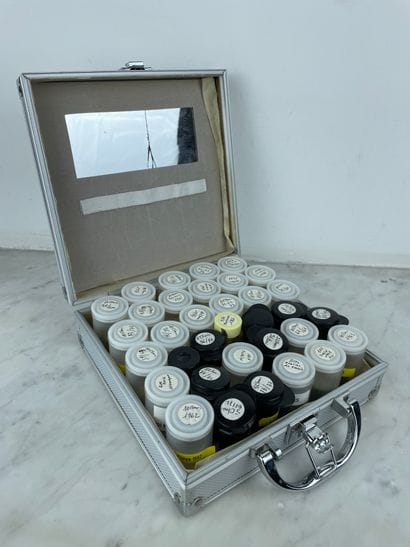 Crate of numismatic capsules French francs...