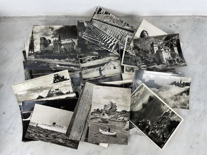 Cartes postales anciennes en noir et blanc...