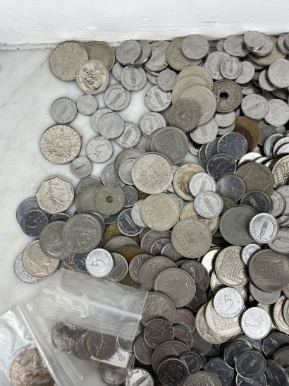 Lot of approx. 3.5 kg of French and foreign...