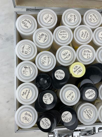Crate of numismatic capsules French francs...