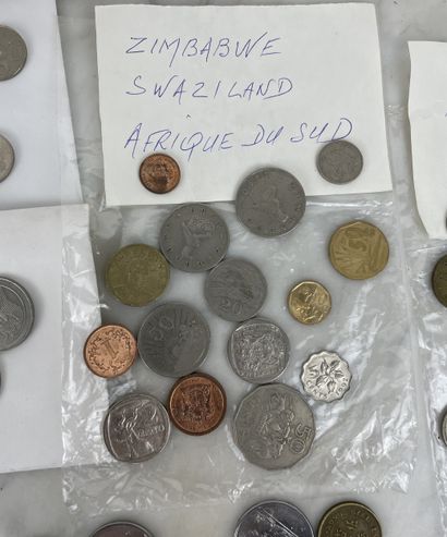 Lot de monnaies et billets du monde vrac...