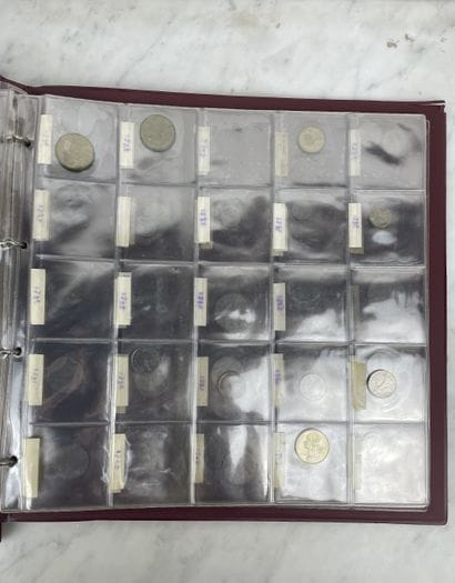 Set of 3 numismatic binders French and foreign...