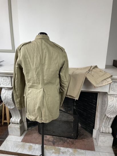 Lot de vêtements & effets militaires français...