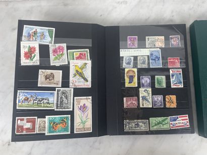Lot d’albums de timbres-poste Collection...