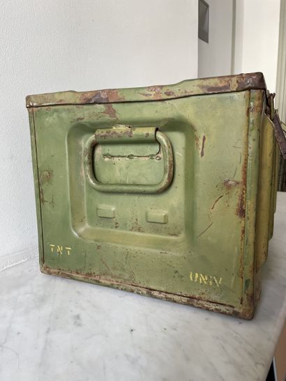 Caisse militaire en métal - M23A, mines antichars...