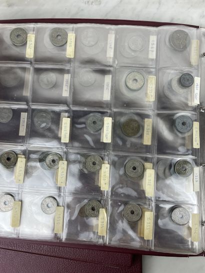 Set of 3 numismatic binders French and foreign...