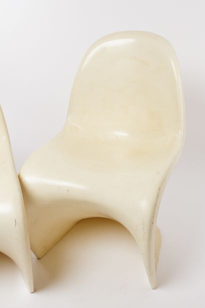 Paire de « Panton Chair » en fibre de verre...