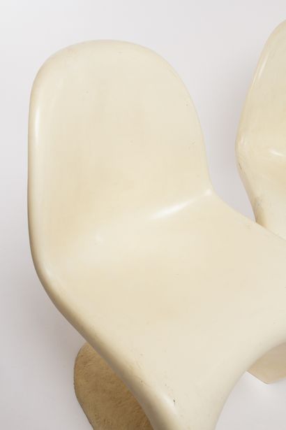 Paire de « Panton Chair » en fibre de verre...