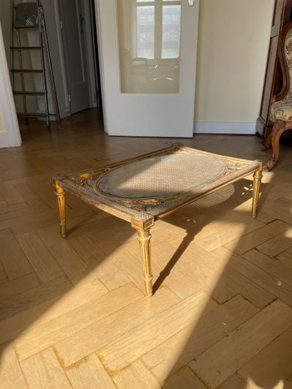 Table basse de style Louis XVI, XX siècle

Table...
