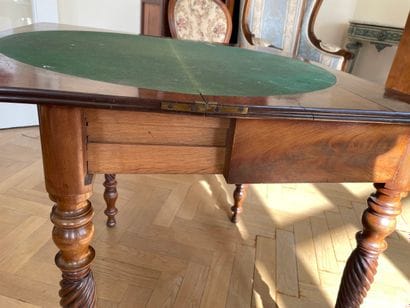 Table à jeu (XIX siècle)

Table à jeu en...