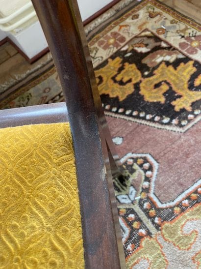 Lot de quatre chaises et fauteuils de style...