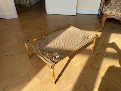 Table basse de style Louis XVI, XX siècle

Table...