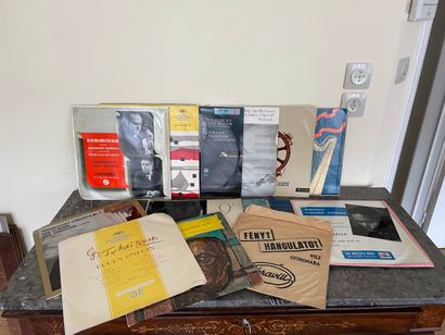 Lot de plus de 100 disques vinyles 33 tours...