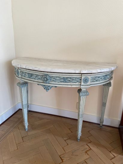 Paire de consoles demi-lune de style Louis...