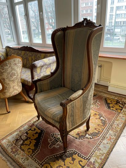 Fauteuil à dossier bergère à oreillettes...