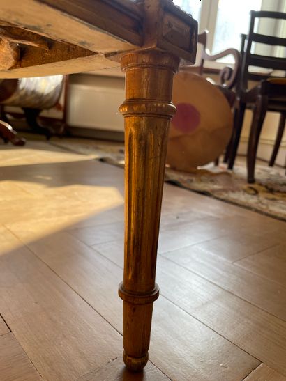 Table basse de style Louis XVI, XX siècle

Table...