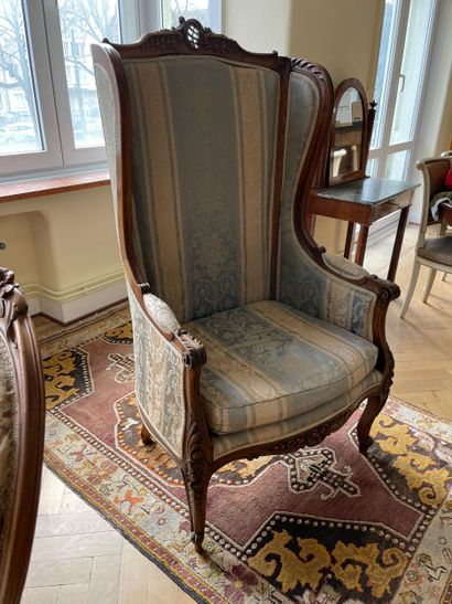 Fauteuil à dossier bergère à oreillettes...