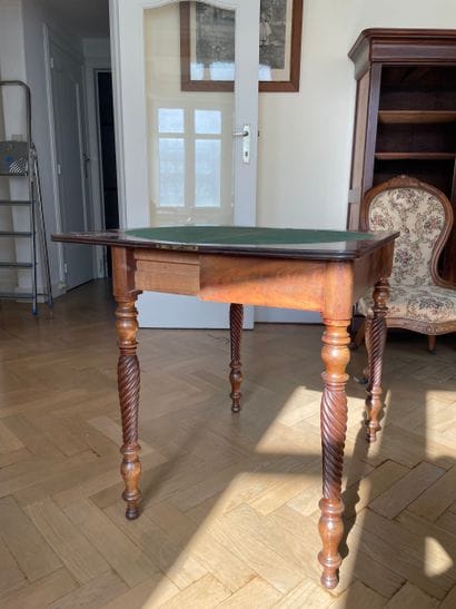 Table à jeu (XIX siècle)

Table à jeu en...
