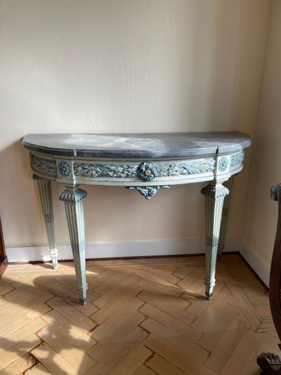 Paire de consoles demi-lune de style Louis...
