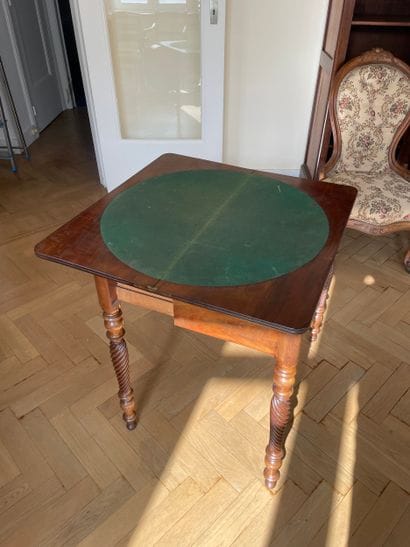 Table à jeu (XIX siècle)

Table à jeu en...