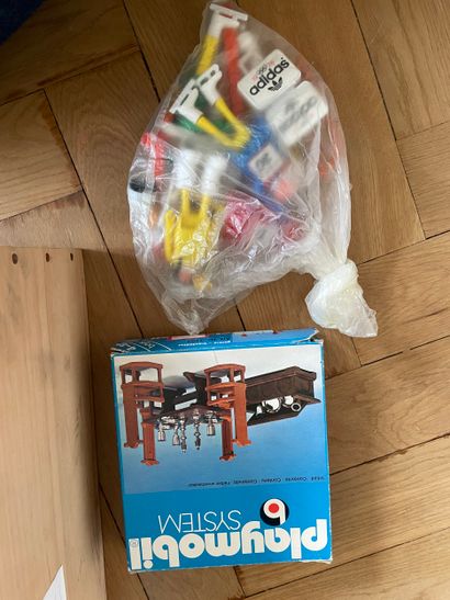 Playmobil - Ensemble de 16 boîtes de figurines...