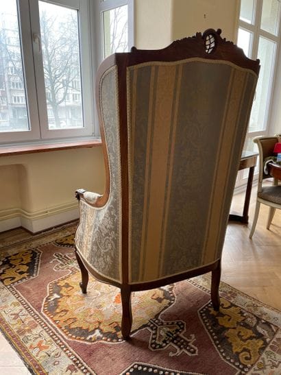 Fauteuil à dossier bergère à oreillettes...