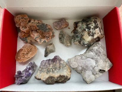 Lot de minéraux - baryte en rosettes, roses...
