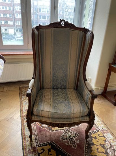 Fauteuil à dossier bergère à oreillettes...