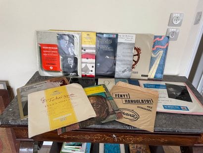 Lot de plus de 100 disques vinyles 33 tours...