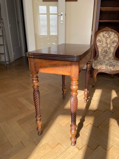 Table à jeu (XIX siècle)

Table à jeu en...