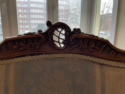 Fauteuil à dossier bergère à oreillettes...